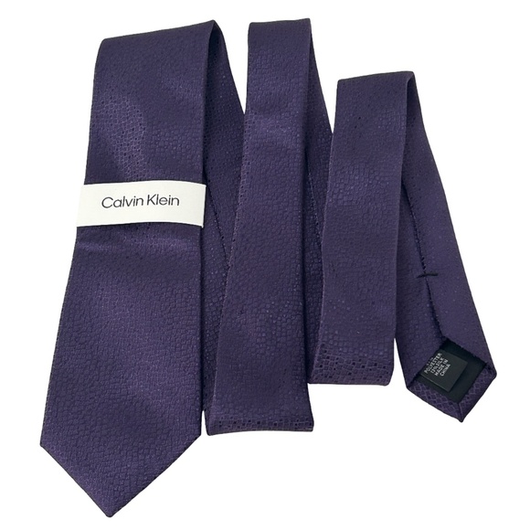 Calvin Klein Silk Blend Necktie Tie Geometric Textured Eggplant - Picture 2 of 7